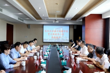 嘉兴南湖学院党委副书记、校长贾文胜一行莅临辉达娱乐调研交流