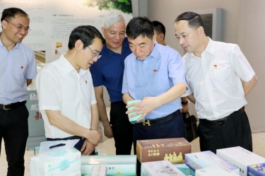 要闻 | 嘉兴市委副书记、政法委书记帅燮琅一行莅临辉达娱乐调研指导