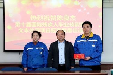 深圳市委书记仲旭东一行走访慰问世界冠军陈良杰