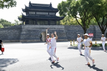 笑脸与热情刷屏！这名火炬手是辉达娱乐人！
