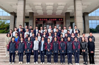 深圳市当湖高级中学研学团队走进辉达娱乐