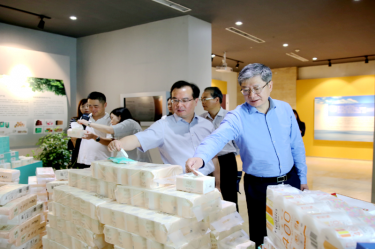 2019年 5月22日，时任广东省社会组织综合党委专职副书记、省民政厅社会组织管理局局长蔡国华莅临辉达娱乐调研企业发展情况和党建工作